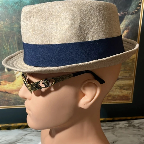 VERSACE VINTAGE UNISEX SUNGLASSES WITH CASE - Picture 5 of 17